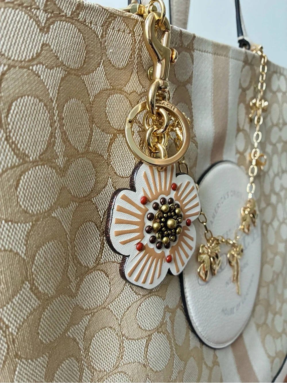 Coach tea rose